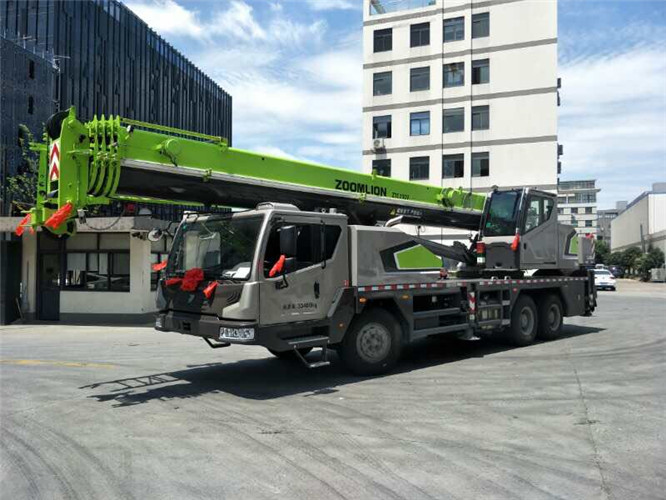 班戈县跨街广告牌的高空安装注意事项