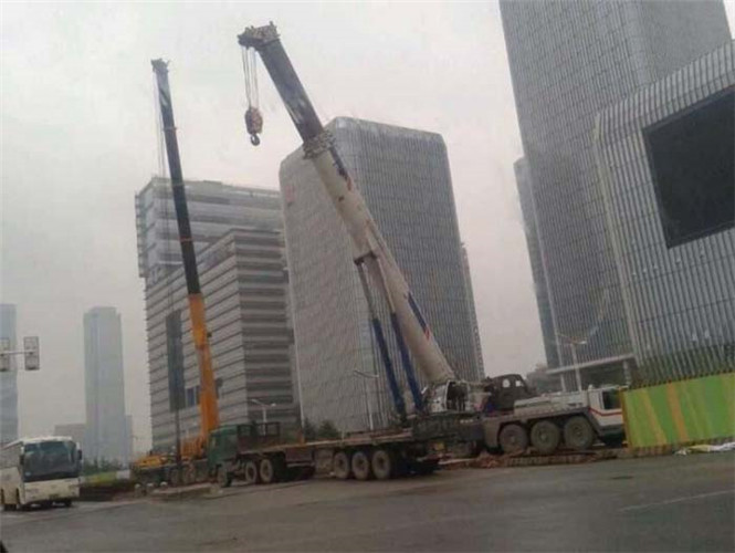 班戈县25吨吊车能吊多重设备？