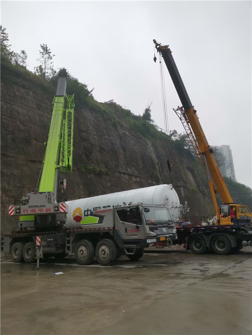班戈县“不怕风雨冻”—— 吊车的 “恶劣环境适应” 技术