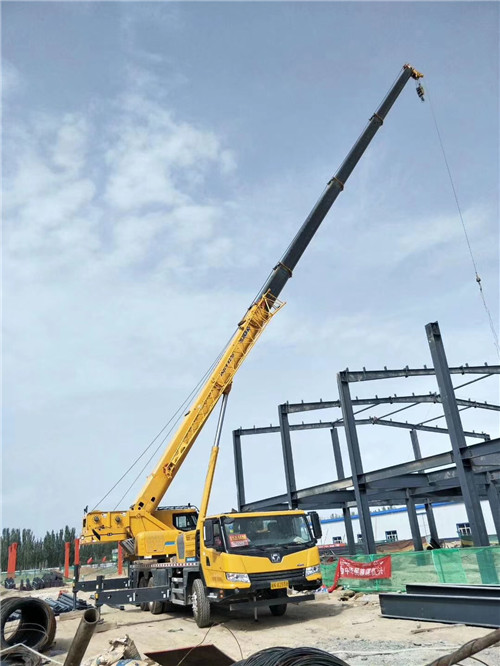 班戈县超高层建筑钢结构吊装案例